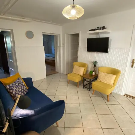 Souterrain Apartment *